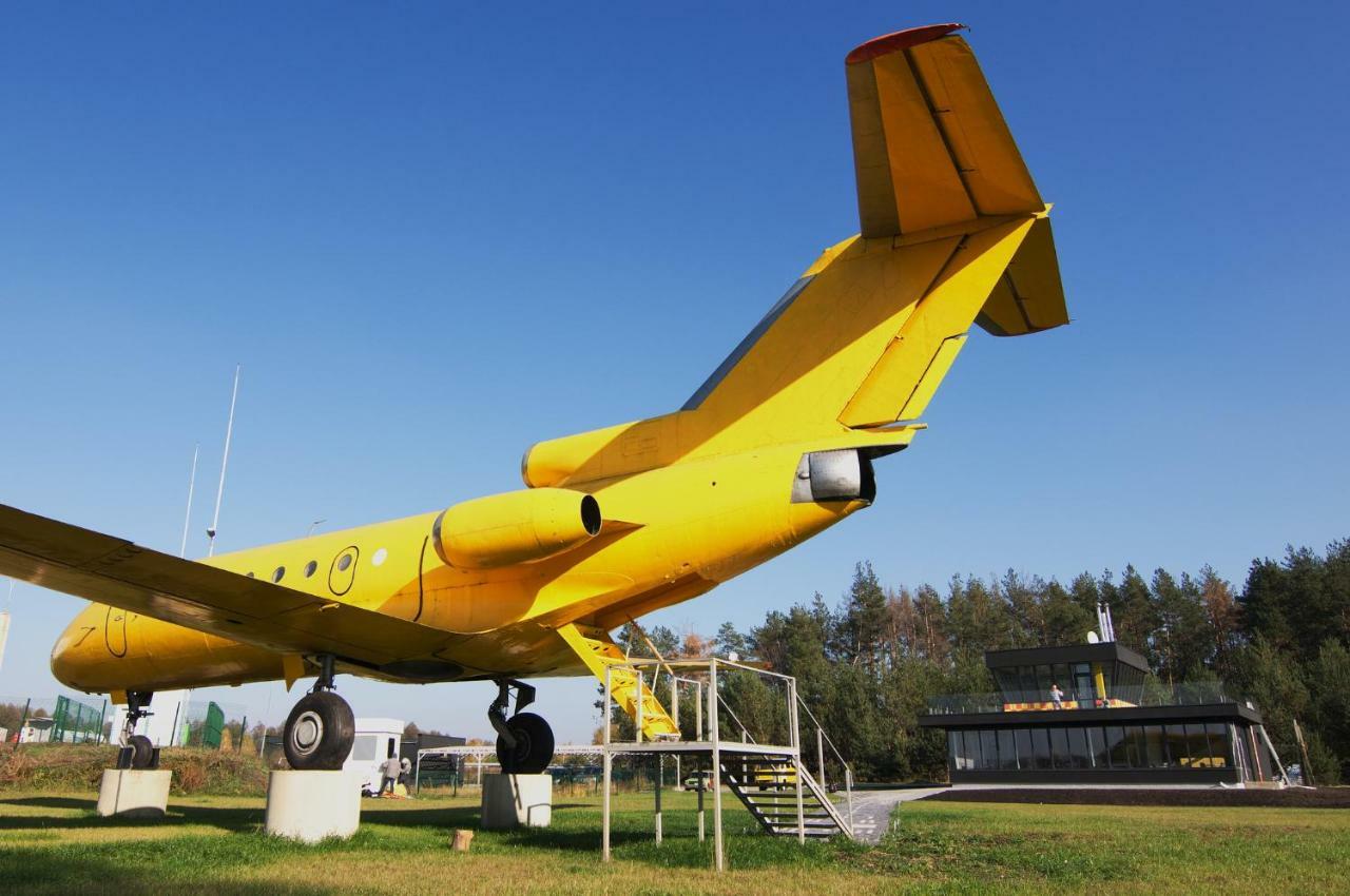 Yellow Plane Yurov Eksteriør billede
